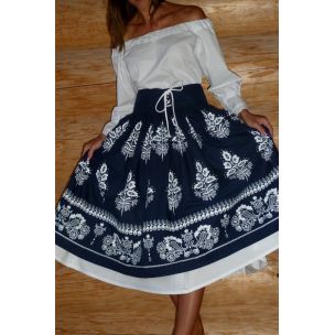 Suknica Biely folklór na tmavomodrej so šnurovačkou