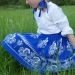 Sukienka Biely folklór na modrej