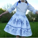 Suknica Modrý folklór na bielej