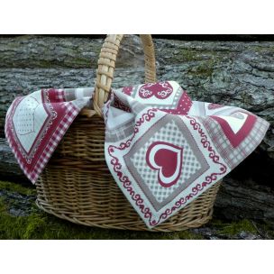 Obrus Srdcia červené v patchworku 48 x 45