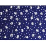 Kvietky zo starej truhlice na modrej