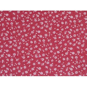 Biele kvietky s bodkou na bordovej