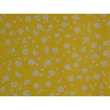 Biele kvietky s bodkou na žltej