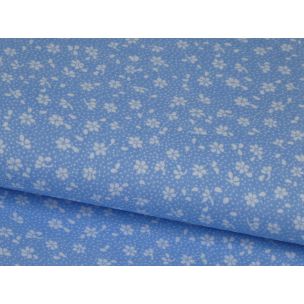 Biele kvietky s bodkou na svetlomodrej